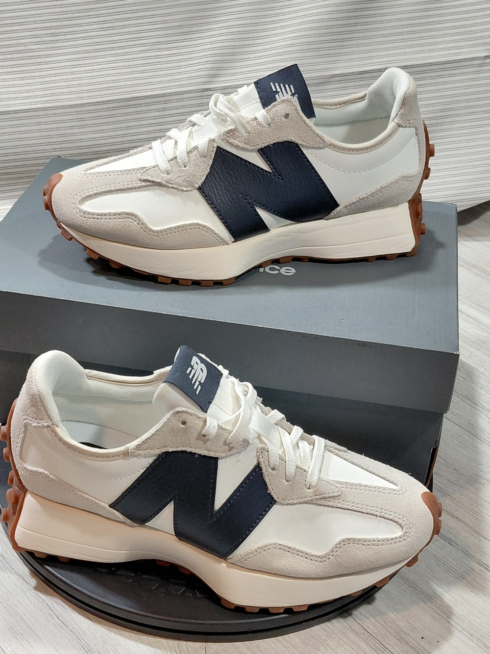 New Balance Womens 327 Vintage 70's  Design Moonbeam - Outerspace White Navy 7.5 - Picture 15 of 16